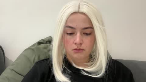 emily_morning_dew online show from November 2025 06:12:02 AM