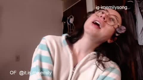 emily_pearl_ online show from April 2026 12:21:01 PM