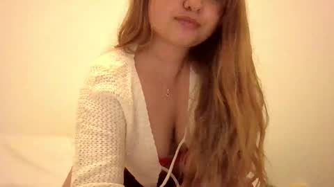 Snapshot of emily_ravee chatting on October 2025 11:16:02 PM Emily online show from October 2025 11:16:02 PM