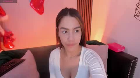 Snapshot of emily_roberts1 chatting on December 2025 05:05:01 AM Emily online show from December 2025 05:05:01 AM