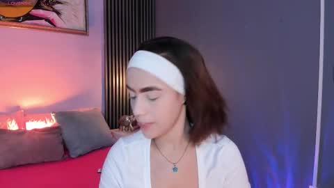 Snapshot of emily_roberts1 chatting on December 2025 05:05:01 AM Emily online show from December 2025 05:05:01 AM