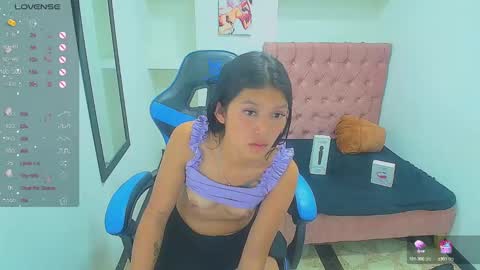 Snapshot of emily_rosse04 chatting on January 2025 06:10:02 PM online show from January 2025 06:10:02 PM