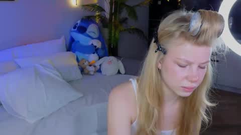 Snapshot of emily_shepard chatting on May 2026 02:28:01 AM emily shepard online show from May 2026 02:28:01 AM