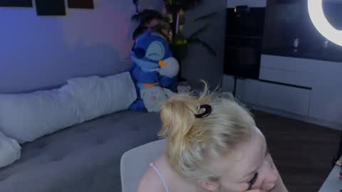 emily shepard online show from June 2026 04:00:02 AM