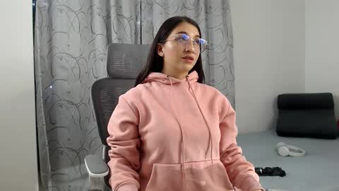 Snapshot of emily_smith29 chatting on December 2024 02:53:02 AM emi online show from December 2024 02:53:02 AM