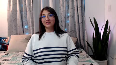 Snapshot of emily_smith29 chatting on December 2024 09:33:02 PM emi online show from December 2024 09:33:02 PM