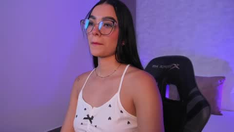 emily_tolson online show from April 2026 06:16:01 PM