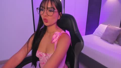 emily_tolson online show from July 2026 08:33:02 PM