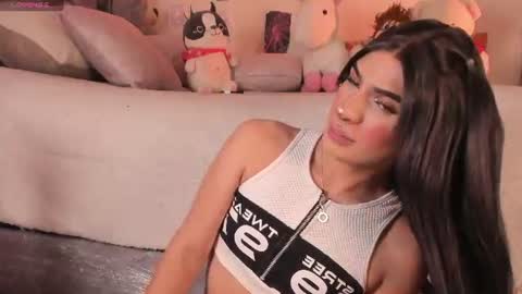 Snapshot of emily_vaughan chatting on June 2026 01:30:02 AM Emily. online show from June 2026 01:30:02 AM