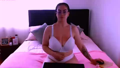 Emily online show from September 2025 09:06:02 PM