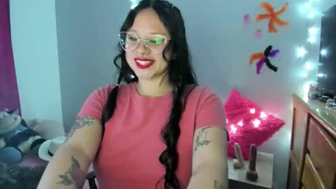 Snapshot of emily_vixen_ chatting on October 2025 05:19:02 AM emily_vixen_ online show from October 2025 05:19:02 AM