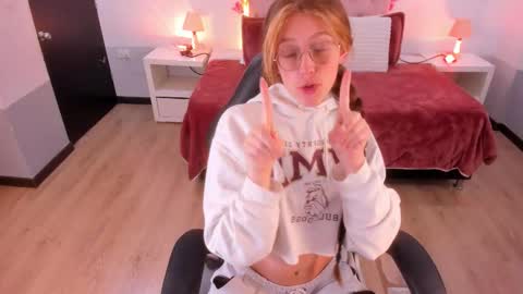 emily_warren__ online show from February 2026 03:59:01 PM