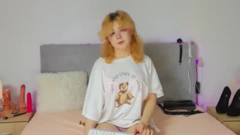 Baby Emelli online show from November 2025 07:52:02 AM