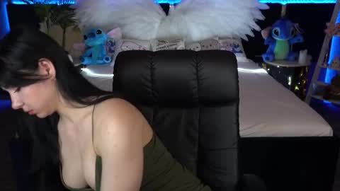 Emy online show from October 2025 05:41:02 AM