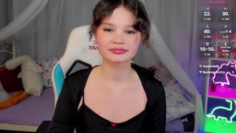 Emilyhaves online show from November 2025 07:03:02 PM