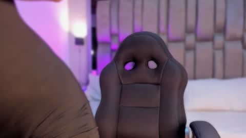 Emily online show from October 2025 07:57:02 PM