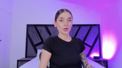 Snapshot of emilyevanss1_ chatting on October 2025 05:05:01 AM Emily online show from October 2025 05:05:01 AM