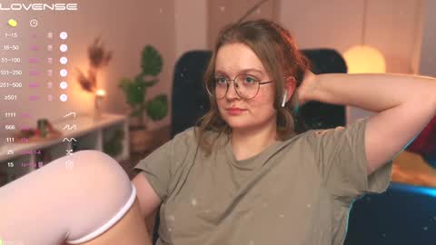 Snapshot of emilyforelsket chatting on December 2024 04:25:01 PM Emily online show from December 2024 04:25:01 PM