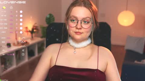 Snapshot of emilyforelsket chatting on December 2024 01:00:02 PM Emily online show from December 2024 01:00:02 PM