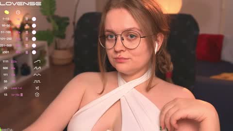 Snapshot of emilyforelsket chatting on December 2024 03:13:02 PM Emily online show from December 2024 03:13:02 PM