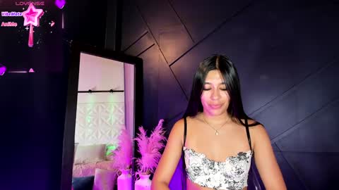Snapshot of emilyh_ chatting on January 2025 10:29:02 AM Emily online show from January 2025 10:29:02 AM