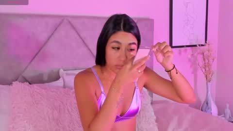 Snapshot of emilyh_ chatting on September 2025 11:45:01 AM Emily online show from September 2025 11:45:01 AM