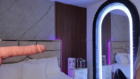 Emily Hendrix online show from December 2024 07:46:02 PM