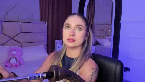 Emily Hendrix online show from February 2025 09:01:01 PM