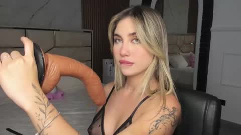 Emily Hendrix online show from February 2025 06:47:02 PM