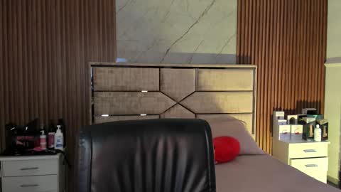 Emily Hendrix online show from September 2025 07:58:02 PM