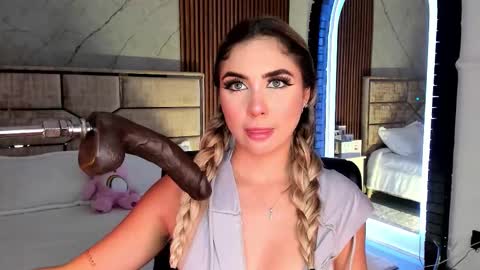 Emily Hendrix online show from October 2025 07:22:01 PM