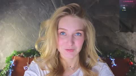 Snapshot of emilyhewell chatting on January 2025 05:21:02 PM Emi online show from January 2025 05:21:02 PM