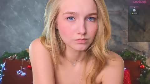 Snapshot of emilyhewell chatting on January 2025 01:30:01 PM Emi online show from January 2025 01:30:01 PM