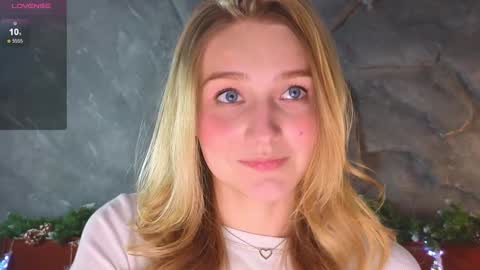 Snapshot of emilyhewell chatting on January 2025 04:35:01 PM Emi online show from January 2025 04:35:01 PM