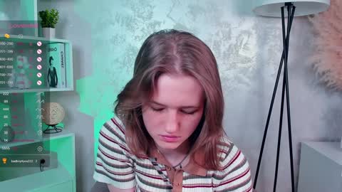 Snapshot of emilyhewell chatting on January 2025 01:52:01 AM Emi online show from January 2025 01:52:01 AM