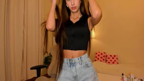 Snapshot of emilyhoston chatting on September 2025 08:01:02 PM Alina online show from September 2025 08:01:02 PM