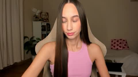 Snapshot of emilyhoston chatting on October 2025 07:23:01 PM Alina online show from October 2025 07:23:01 PM