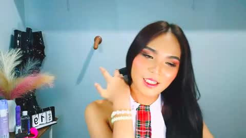 emilyhotasian online show from April 2026 08:28:02 AM