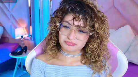 Snapshot of emilyjonesss_ chatting on May 2026 09:12:02 PM Emilyjonnes online show from May 2026 09:12:02 PM