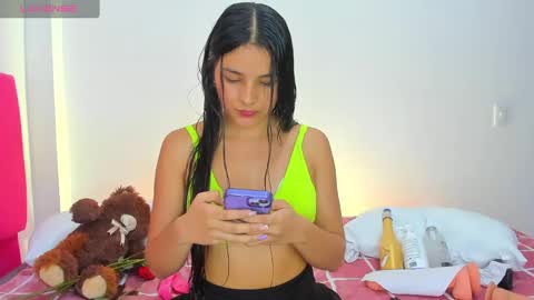 Snapshot of emilyjonss chatting on February 2025 10:32:02 PM Emily online show from February 2025 10:32:02 PM