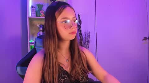 VALEEEN online show from March 2025 04:07:02 PM