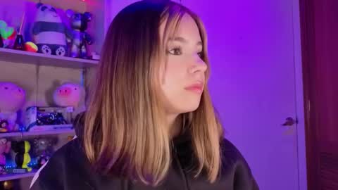 Snapshot of emilykarterr chatting on February 2026 02:48:01 PM VALEEEN online show from February 2026 02:48:01 PM