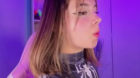 Snapshot of emilykarterr chatting on February 2026 04:19:02 PM VALEEEN online show from February 2026 04:19:02 PM