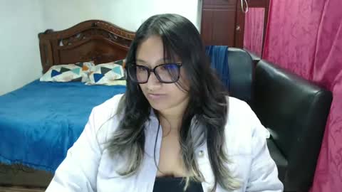 Emily Cortez online show from November 2025 04:37:01 AM