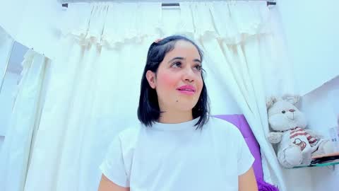 Snapshot of emilymadrid chatting on January 2025 04:48:02 PM Emily online show from January 2025 04:48:02 PM