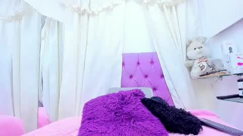 Snapshot of emilymadrid chatting on January 2025 04:57:02 AM Emily online show from January 2025 04:57:02 AM