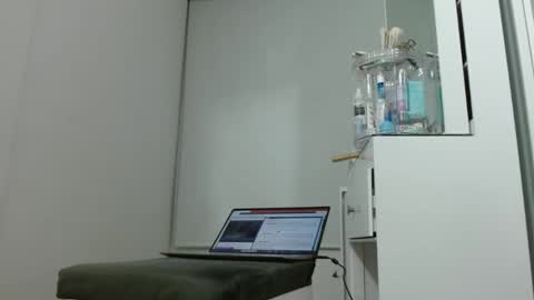 Snapshot of emilymonrro chatting on February 2025 02:06:02 AM emily monrro online show from February 2025 02:06:02 AM