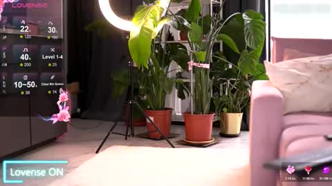 Emily online show from October 2025 06:22:02 AM