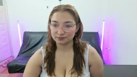 Snapshot of emilyriskhot chatting on March 2026 02:11:02 PM emily friends online show from March 2026 02:11:02 PM