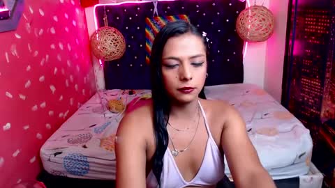 Snapshot of emilytssweet chatting on January 2025 09:07:01 PM Emily online show from January 2025 09:07:01 PM